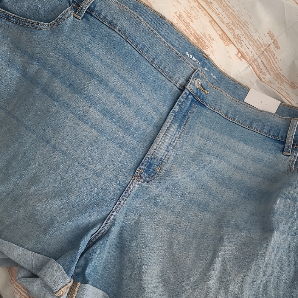 Old Navy Plus Womens‎ Mid Rise Shorts .  3" inseam . Nova Hot .. sz 28